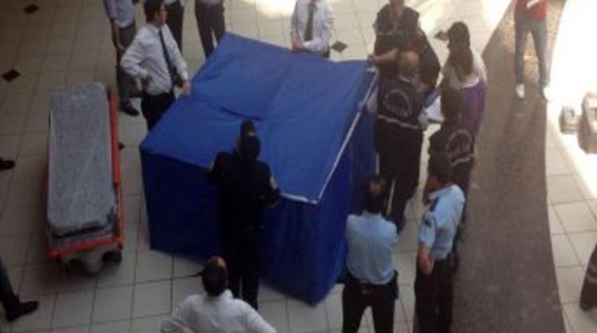 AVM'de 4. Kattan D&uuml;şen Kadın Hayatını Kaybetti