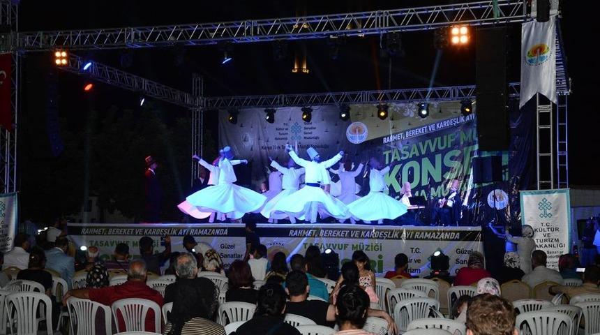 Semazenler Adanalıları B&uuml;y&uuml;kledi