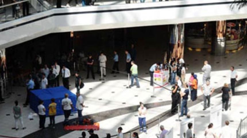 Şişli'de bir AVM'de intihar şoku yaşandı