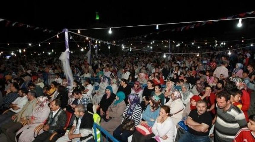 &Ouml;mer Karaoğlu Gebzeli Hayranlarıyla Buluştu