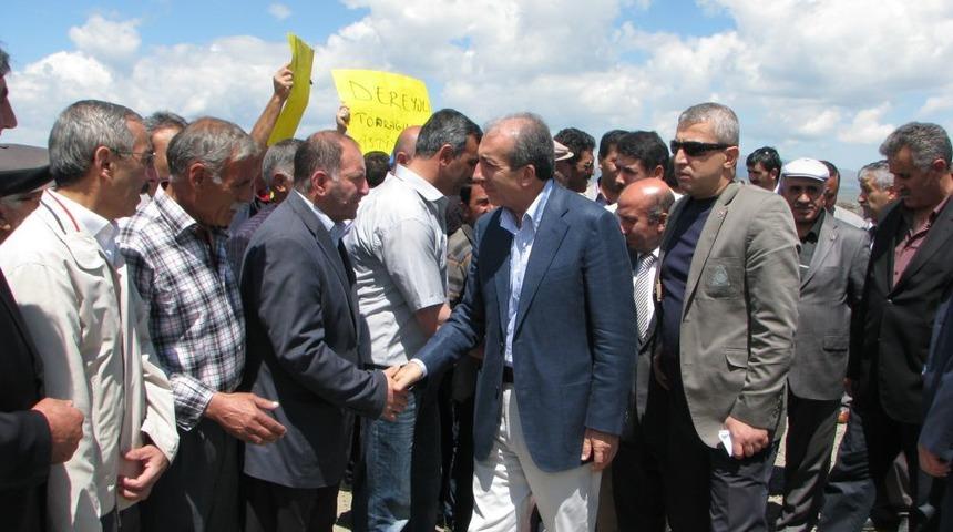 Bakan Eker, G&ouml;le'deki K&ouml;yl&uuml;lerin Sorununa &Ccedil;&ouml;z&uuml;m S&ouml;z&uuml; Verdi