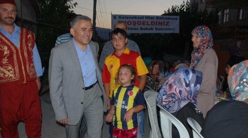 B&uuml;y&uuml;kkılı&ccedil;, A&ccedil;kalmaz Sokak&rsquo;ta İftara Katıldı