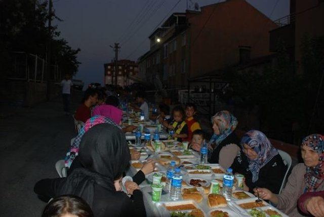 Büyükkılıç, Açkalmaz Sokak’ta İftara Katıldı