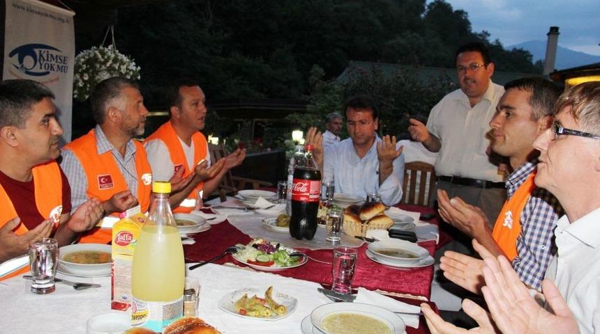 Kimse Yok Mu G&ouml;n&uuml;ll&uuml;leri, Kosava'ya Da El Uzattı