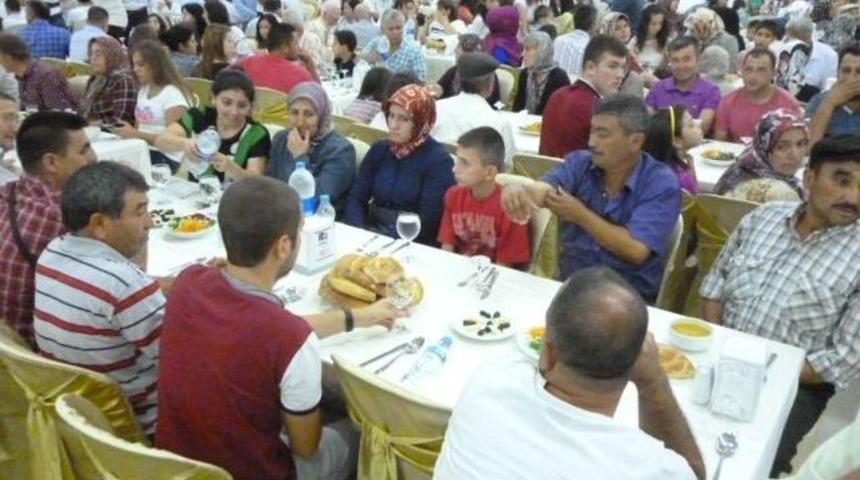 Burhaniye&rsquo;de Ak Parti İftarı İlgi G&ouml;rd&uuml;