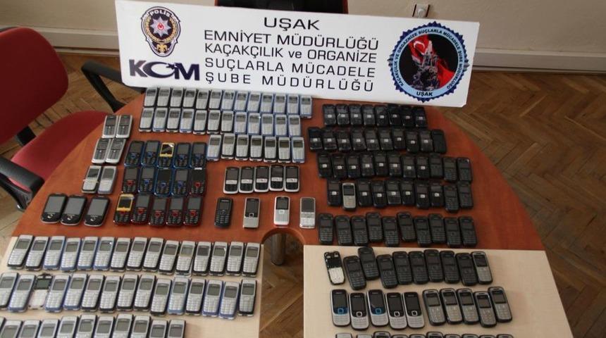 Uşak&rsquo;ta Ka&ccedil;ak Cep Telefonu, Sigara Ve Esrar Operasyonu