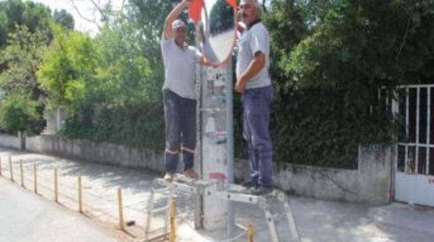 Burhaniye&rsquo;de &Ouml;ren Trafiğine Aynalı &Ouml;nlem