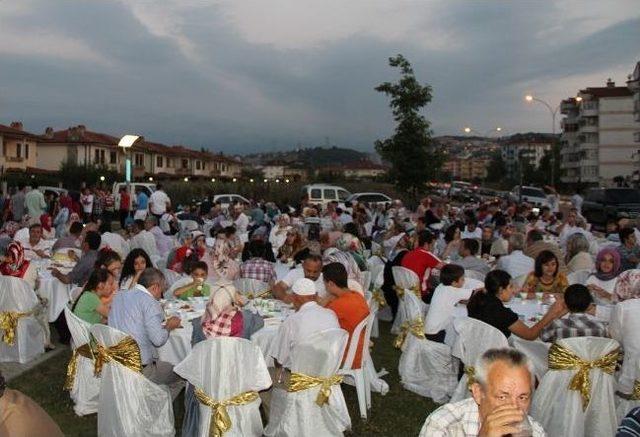 Başkan Toçoğlu Makedon Sofrasında İftar Açtı