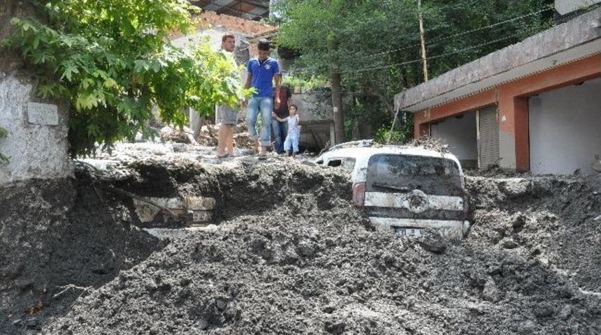 &Ccedil;&ouml;kek Yaylasında Enkaz Kaldırma &Ccedil;alışmaları S&uuml;r&uuml;yor