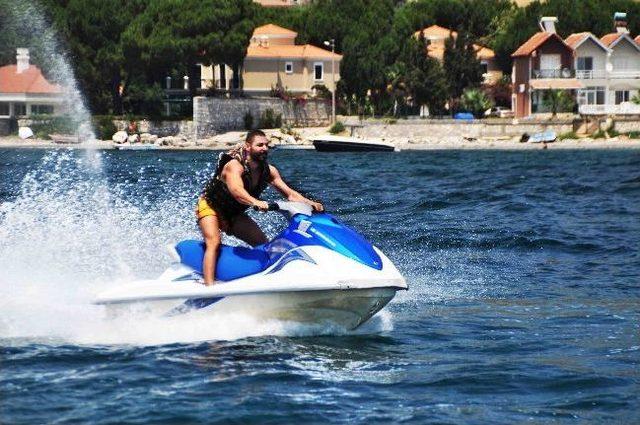 Ünlü Manken'den Jet Ski Şov