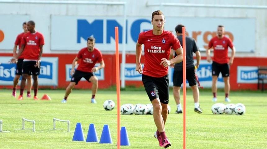 Trabzonsporlu Futbolcu Emre: "Derry City Ma&ccedil;ından Iyi Bir Sonu&ccedil;la Ayrılıp Turu Ge&ccedil;mek Istiyoruz"