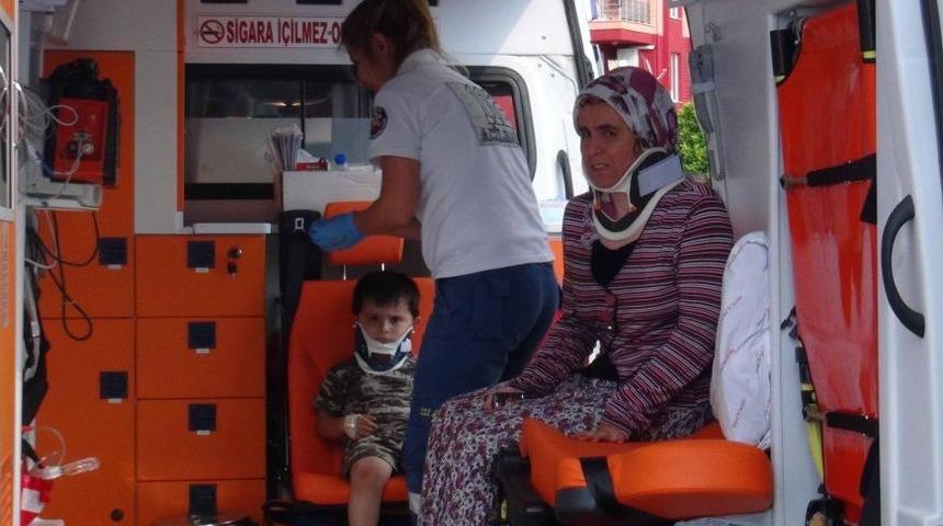 Uşak&rsquo;ta 3 Aracın Karıştığı Kazada 11 Kişi Yaralandı