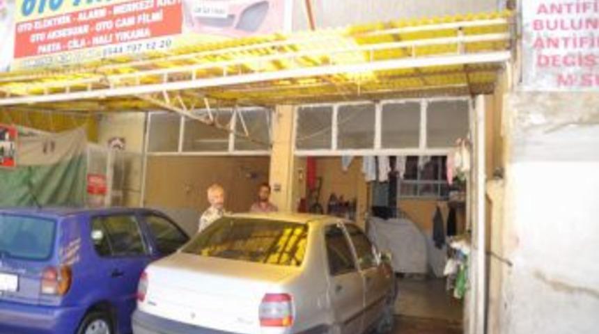 Oto Yıkamacıların Y&uuml;z&uuml; G&uuml;l&uuml;yor