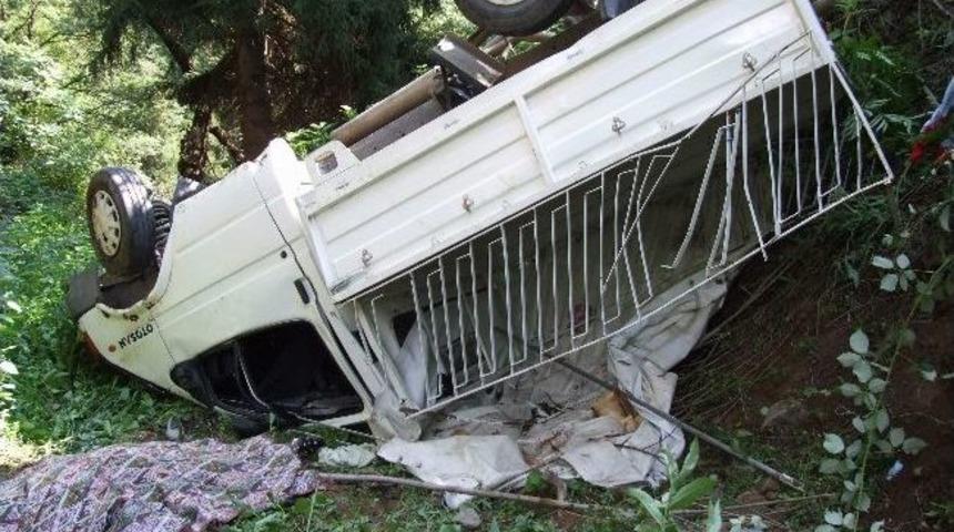 Artvin&rsquo;de trafik kazası: 1 &ouml;l&uuml;, 9 yaralı