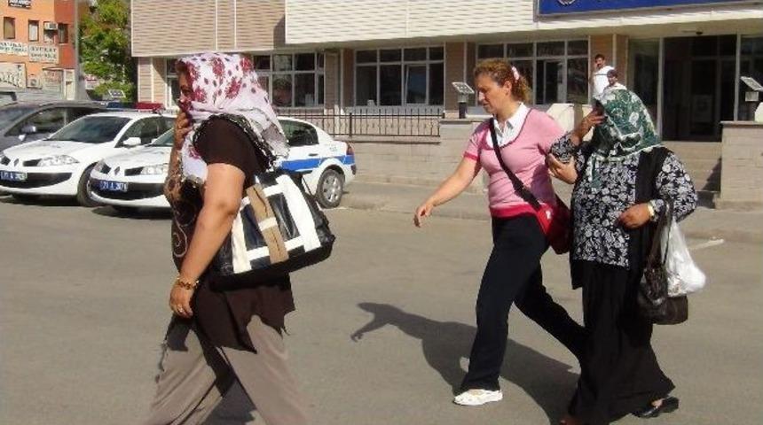 Polis, Aile S&uuml;s&uuml; Verilerek Yapılan Sigara Ka&ccedil;ak&ccedil;ılarına G&ouml;z A&ccedil;tırmadı