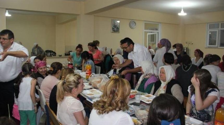 Aleviler İle S&uuml;nniler İftarda Buluştu