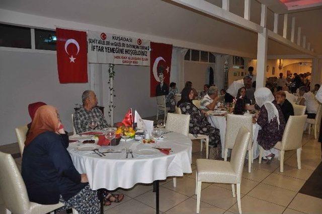 Kuşadası’nda Şehit Aileleri Ve Gaziler İftar Yemeğinde Buluştu