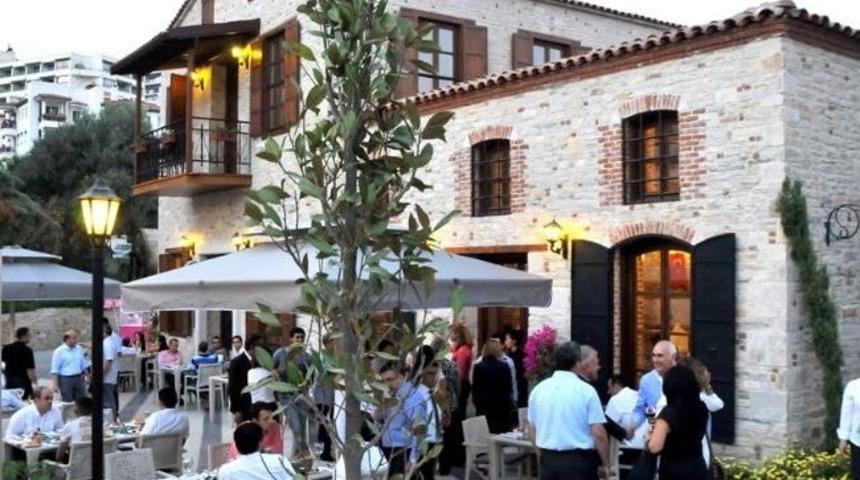 Kuşadası, Tarihi Tabakhane B&ouml;lgesinde İftar İ&ccedil;in Bir Araya Geldi