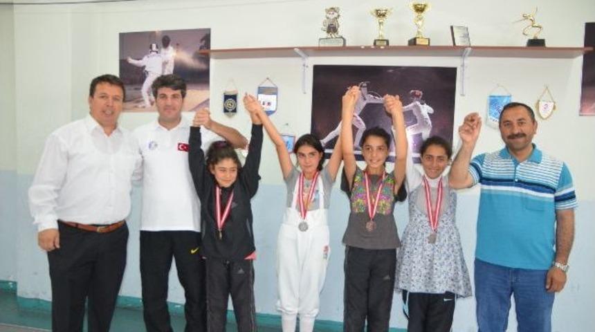 Eskrimde Kongre Kupası Heyecanı