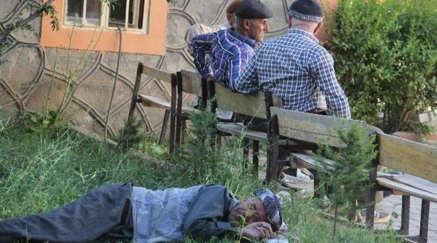 Sınır&rsquo;da Bunaltıcı Sıcaklar