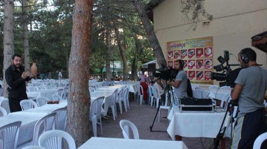 Trt Diyanet Tv, G&uuml;l Bah&ccedil;edeki İftar Sofrasında