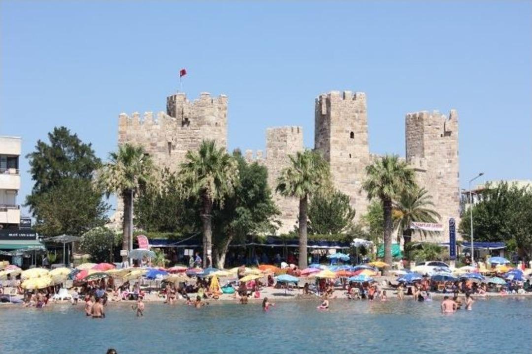 &Ccedil;andarlı&rsquo;da Turizm Canlandı