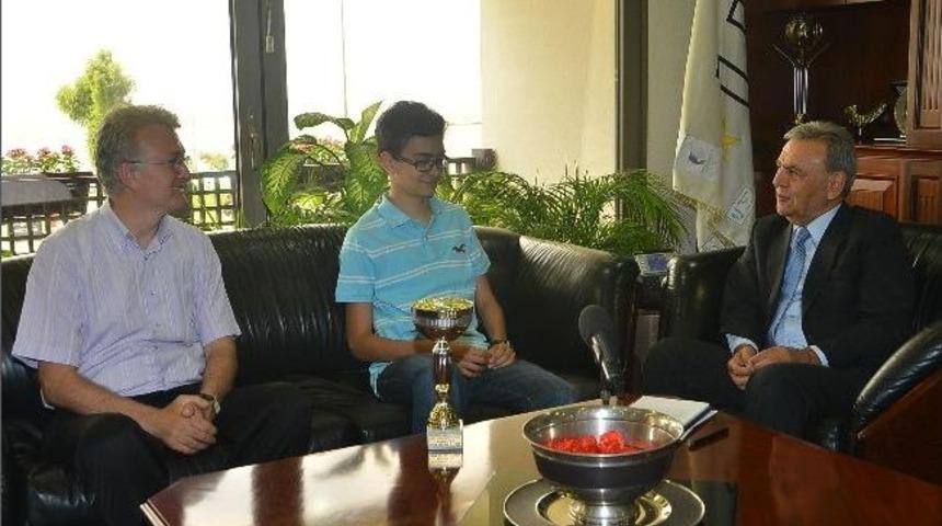 15 Yaşındaki Vahap İzmir'in Gururu