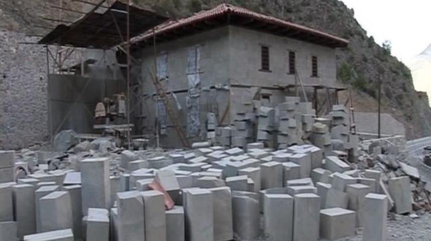 Sular Altında Kalmaktan Son Anda Kurtarılan Tarihi Cami