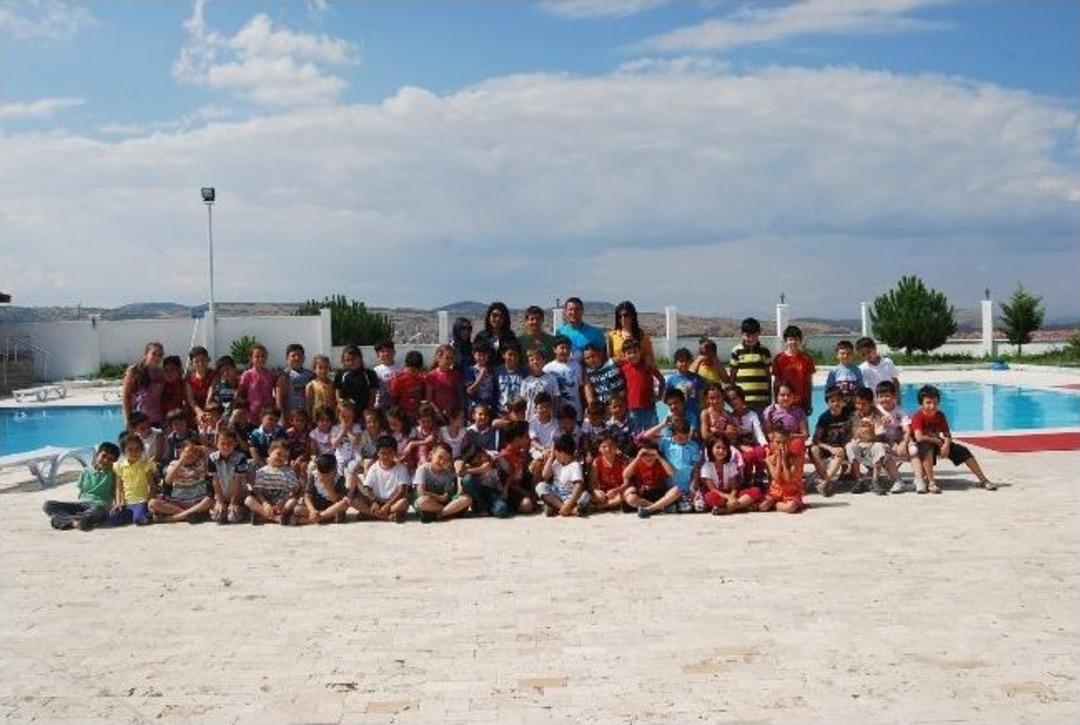 Kula&rsquo;da 120 &Ccedil;ocuk Y&uuml;zmeyi &Ouml;ğrendi