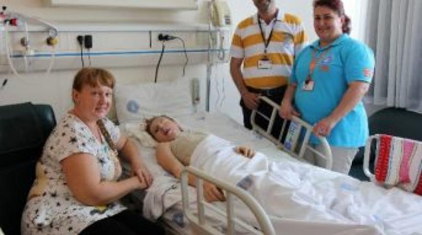 Rus Kız A&uuml;&rsquo;de Sağlığına Kavuştu