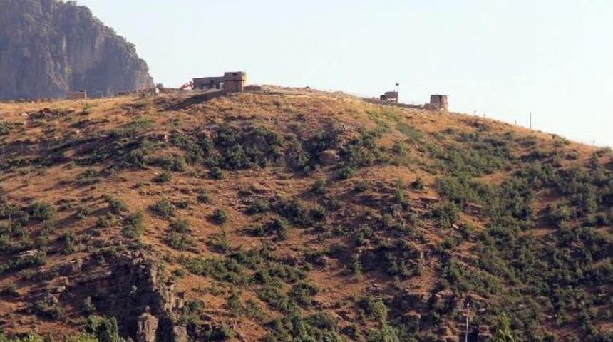 Sınırda kurşun ge&ccedil;irmez kuleler inşa ediliyor