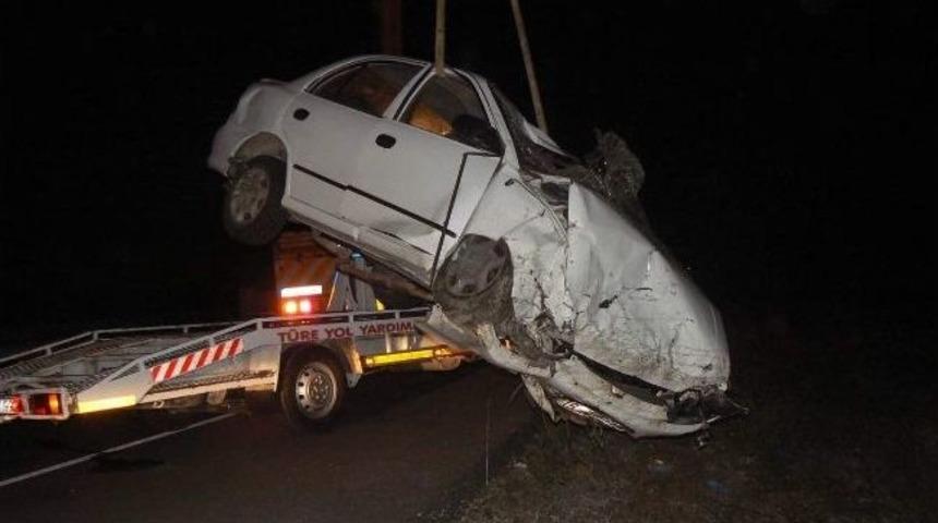 Boz&uuml;y&uuml;k'te trafik kazası; 2 &ouml;l&uuml; 1 ağır yaralı