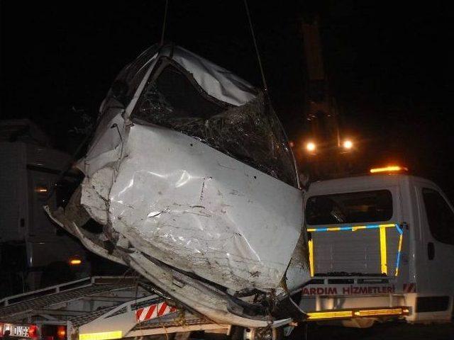 Bozüyük'te trafik kazası; 2 ölü 1 ağır yaralı