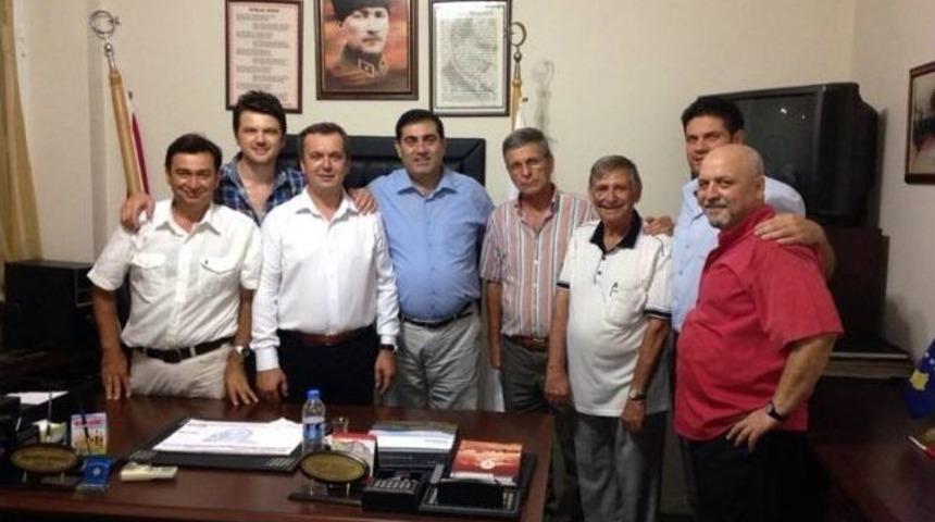 Ak Partili Vekil İftardan Sahura Vatandaşın Arasında