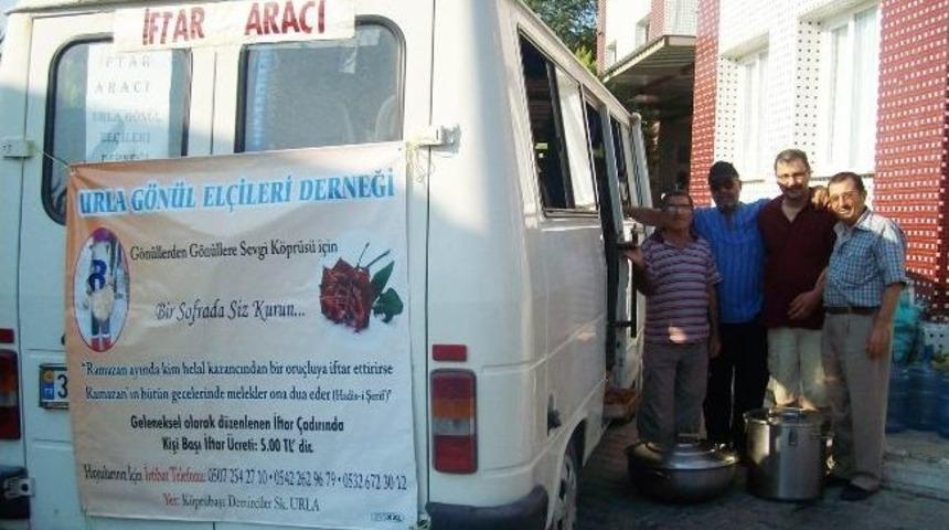 Urla&rsquo;da Herkes İftara, G&ouml;n&uuml;ll&uuml;ler Hayra Koşuyor