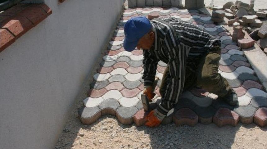 Boz&uuml;y&uuml;k'te Kaldırım &Ccedil;alışmaları