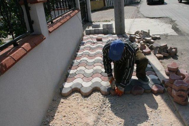 Boz&uuml;y&uuml;k te Kaldırım &Ccedil;alışmaları 1