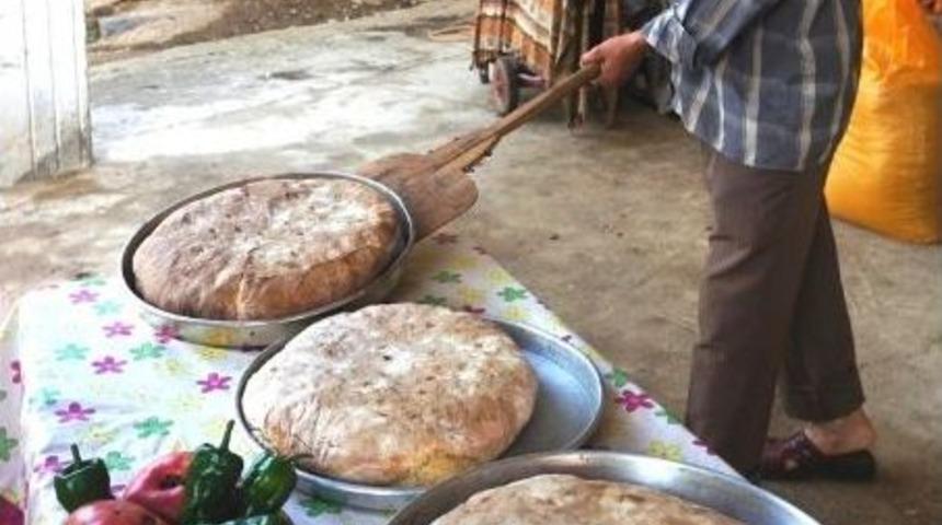 K&ouml;y Evlerinde Ramazanlık Ekmek Yapıyorlar