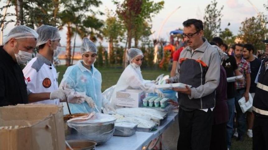 Başiskele'de 18 Bin Kişi İftar Yaptı