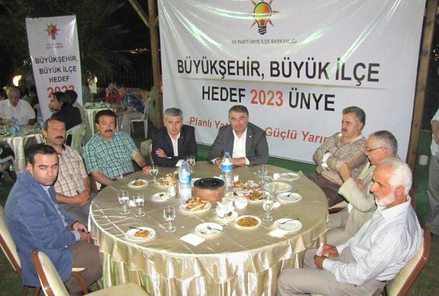 Ünye'de AK Parti Iftar Verdi