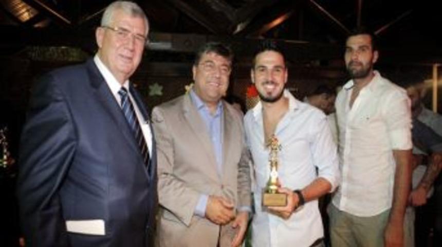 Yeni Bornovaspor'un Şampiyonluk Kupası Başkan'dan