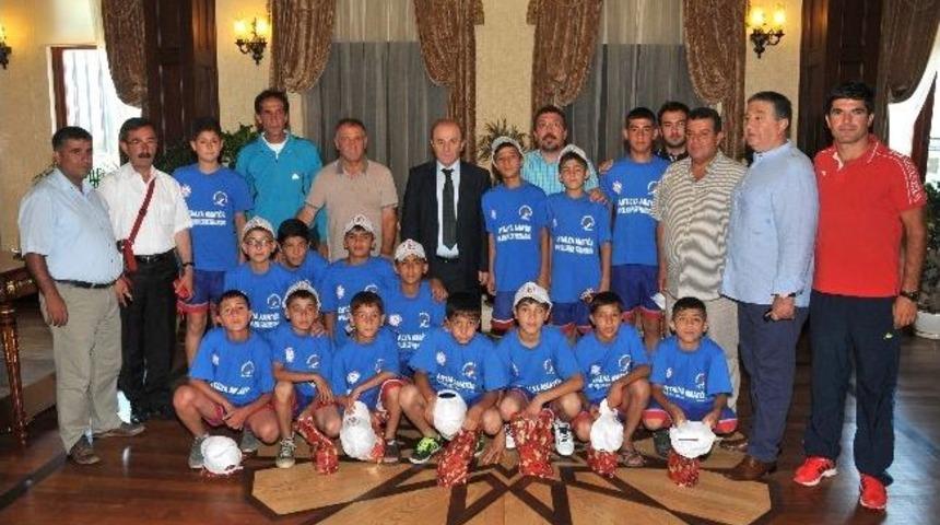 Vali &Ouml;zt&uuml;rk&rsquo;e Bitlis'li Ve Silopi&rsquo;li &Ccedil;ocuklardan Ziyaret