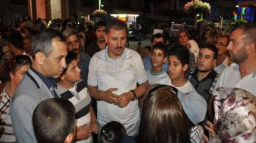 Başkan &Ccedil;akır, Vatandaşlara Şerbet İkramında Bulundu