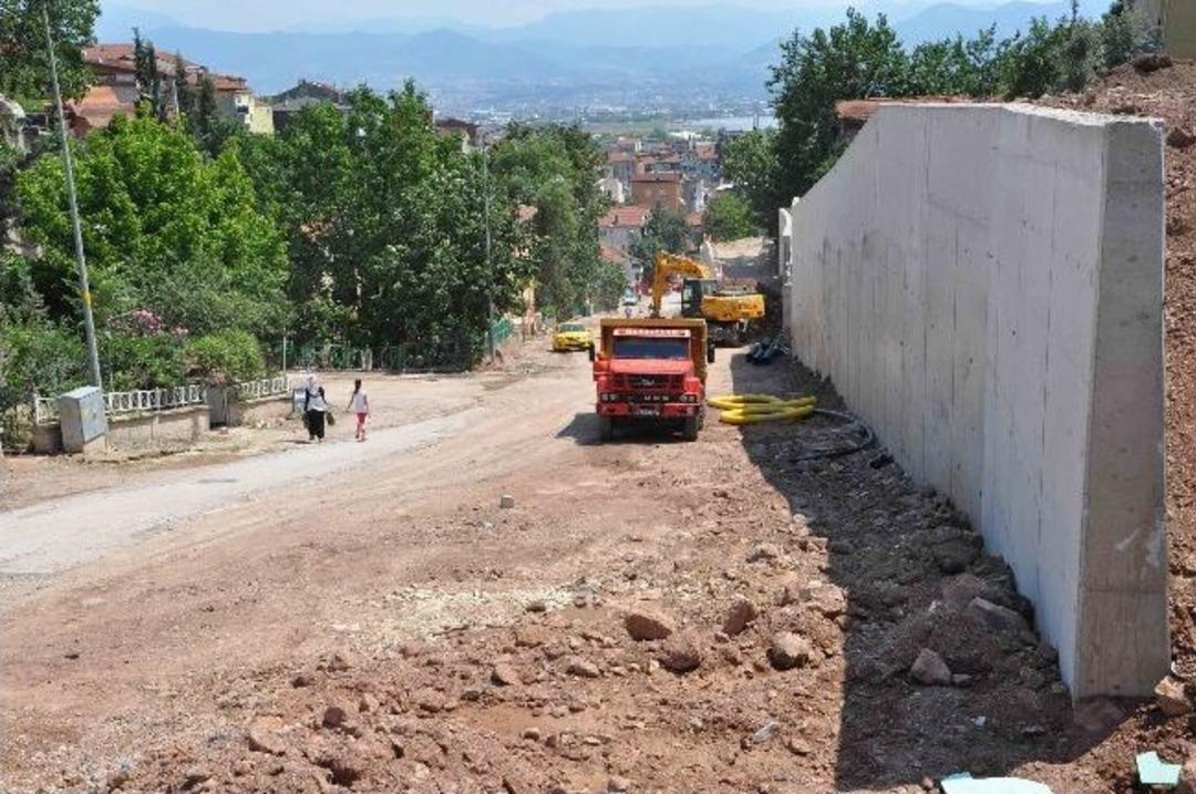 B&uuml;y&uuml;kşehir Belediyesi Yol &Ccedil;alışmalarını S&uuml;rd&uuml;r&uuml;yor