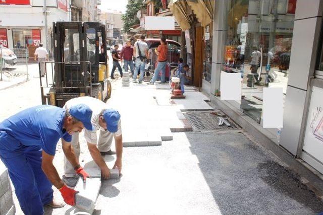 Cumhuriyet Caddesi’ Ndeki Çalışmalar Devam Ediyor