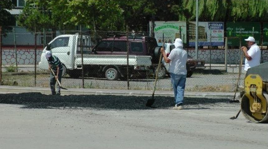 Ak&ccedil;akoca'da Asfalt Yama &Ccedil;alışmaları Başladı