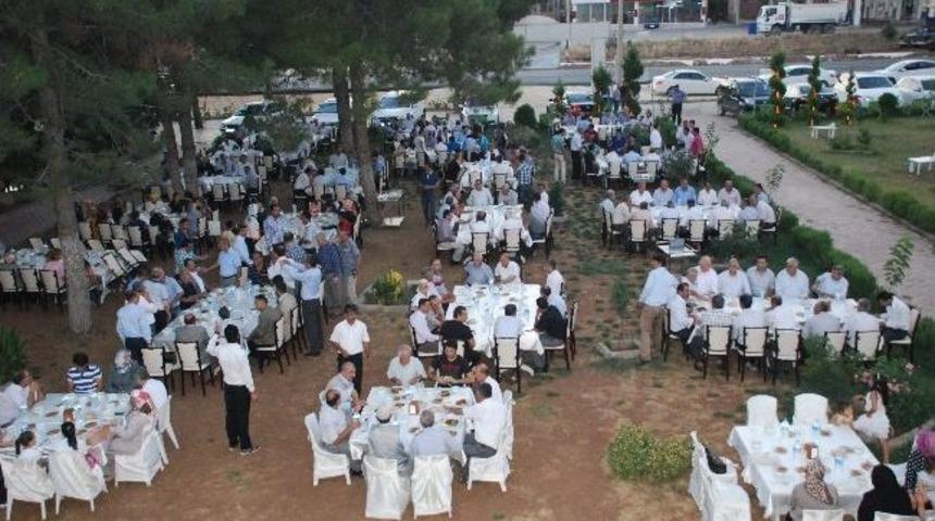 Ak Parti İl Başkanlığından İftar Yemeği