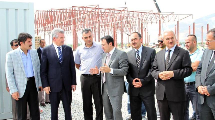 Vali Akdemir, Kızılay'ın Maden Suyu Fabrikası Inşaatını Gezdi