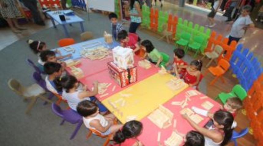 Oyuncaklarını Kendileri Yaptı