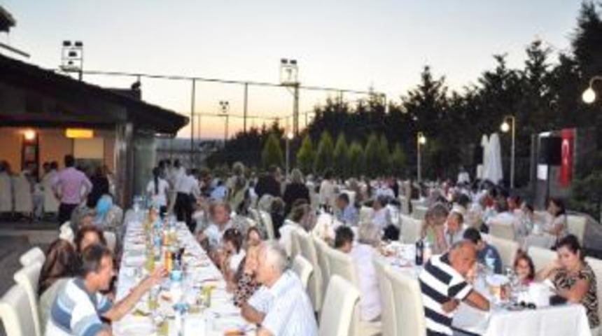 T&uuml;rkiye B&ouml;brek Vakfı Iftar Verdi